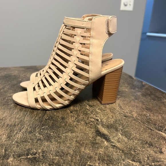 Beige Boot Heel - Picture 1 of 3